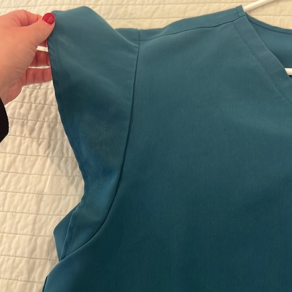 Figs Women Scrubs, Ruffle Sleeve Top & Zamora Jogger Pant- XXL - Picture 3 of 5